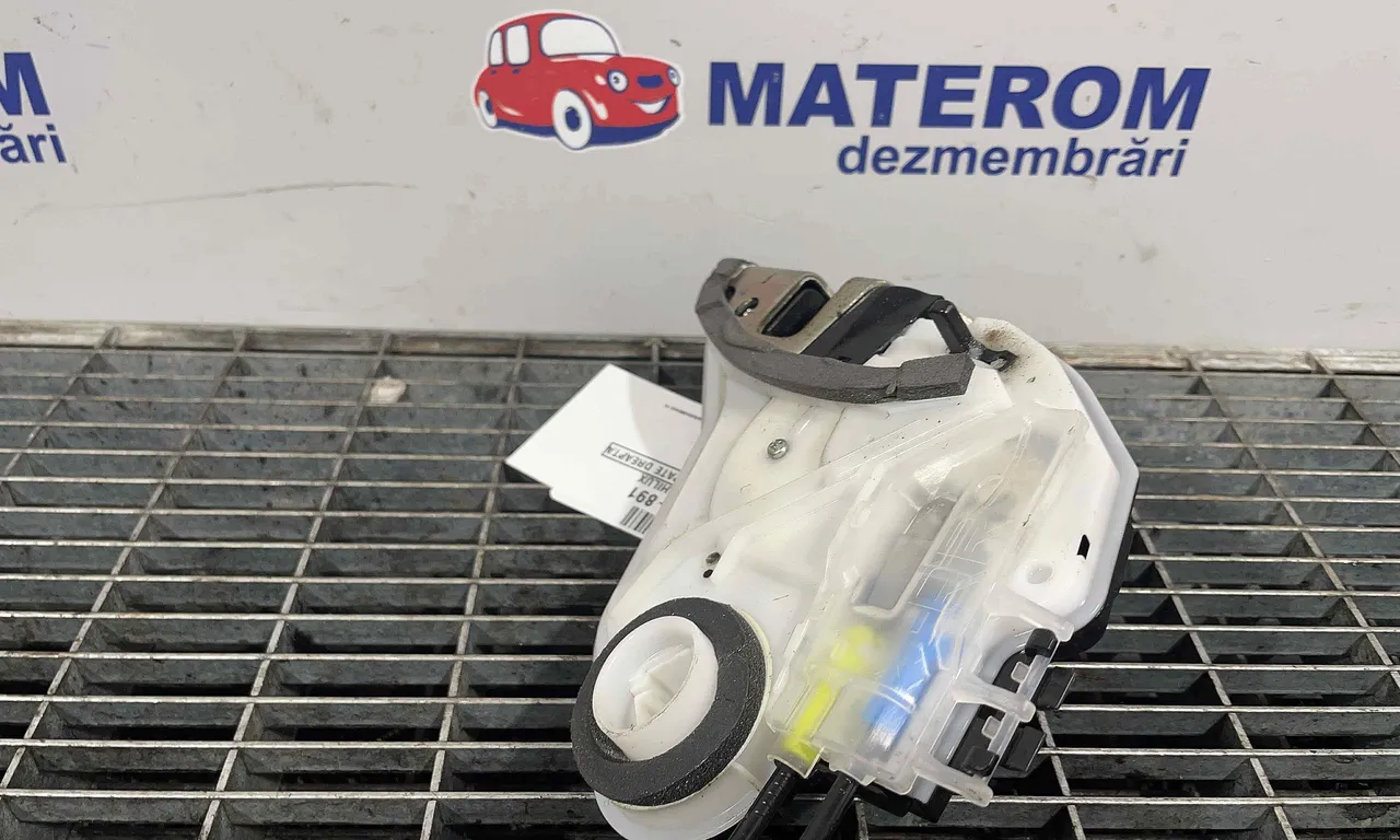 INCUIETOARE USA SPATE DREAPTA TOYOTA HILUX VIII 2015-2020