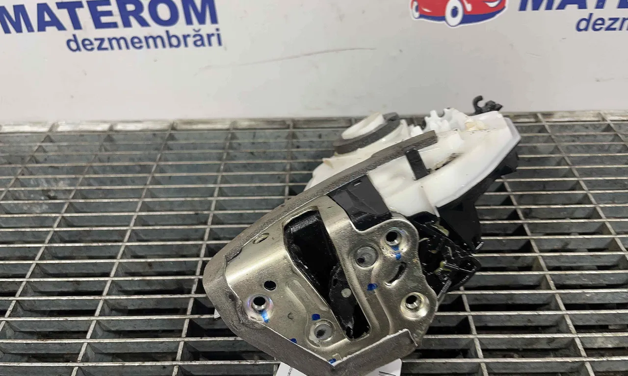 INCUIETOARE USA SPATE STANGA TOYOTA HILUX VIII 2015-2020