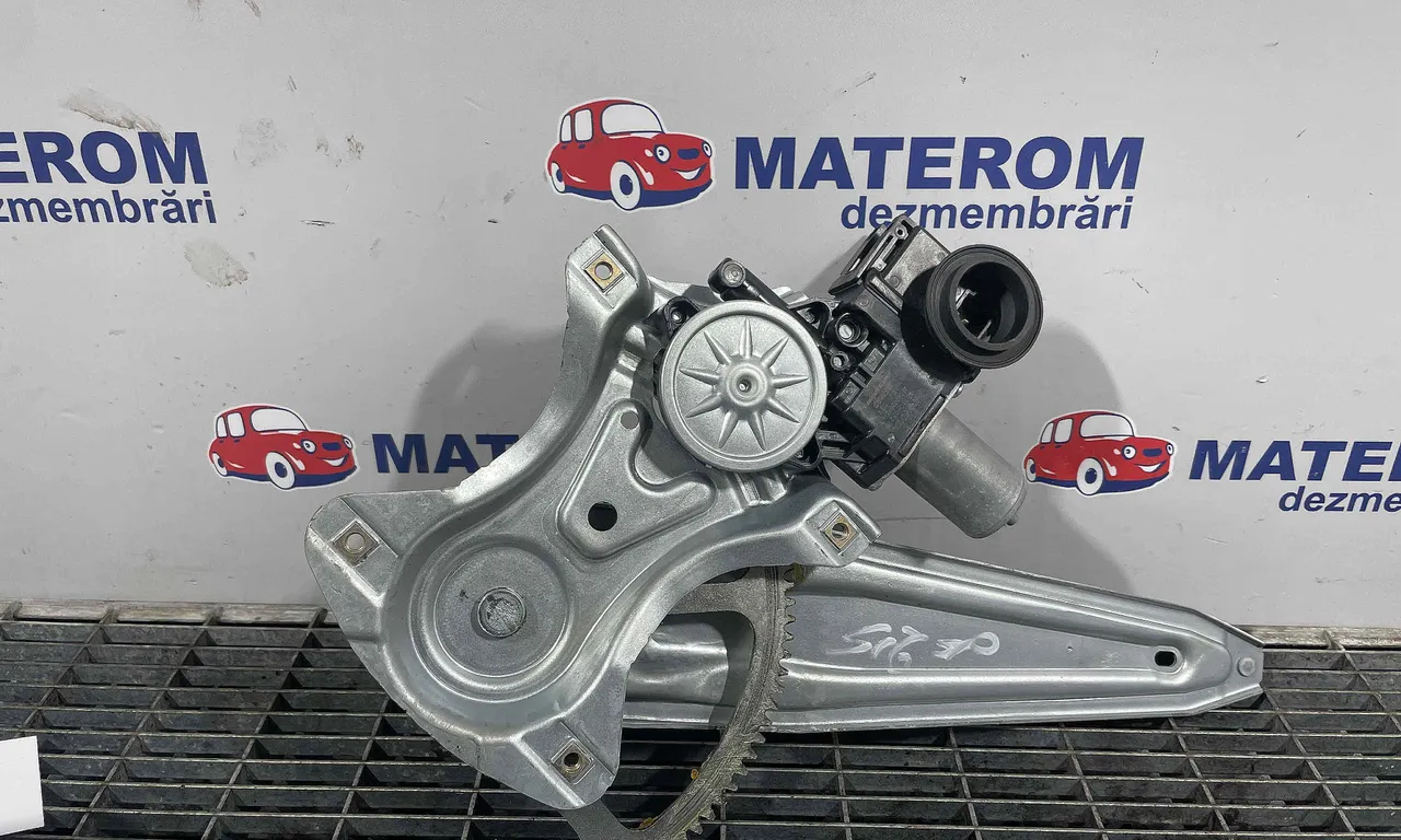 MACARA USA SPATE STANGA TOYOTA HILUX VIII 2015-2020