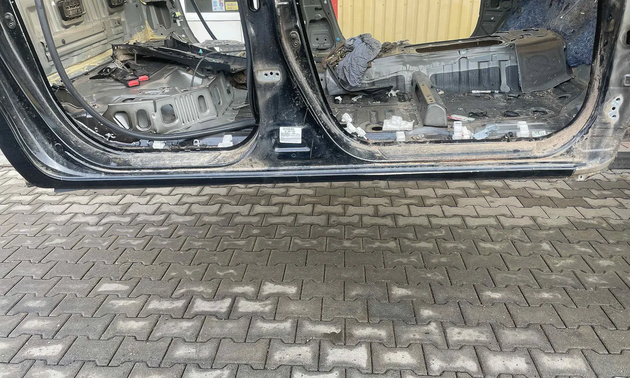 PRAG DREAPTA TOYOTA HILUX VIII 2015-2020