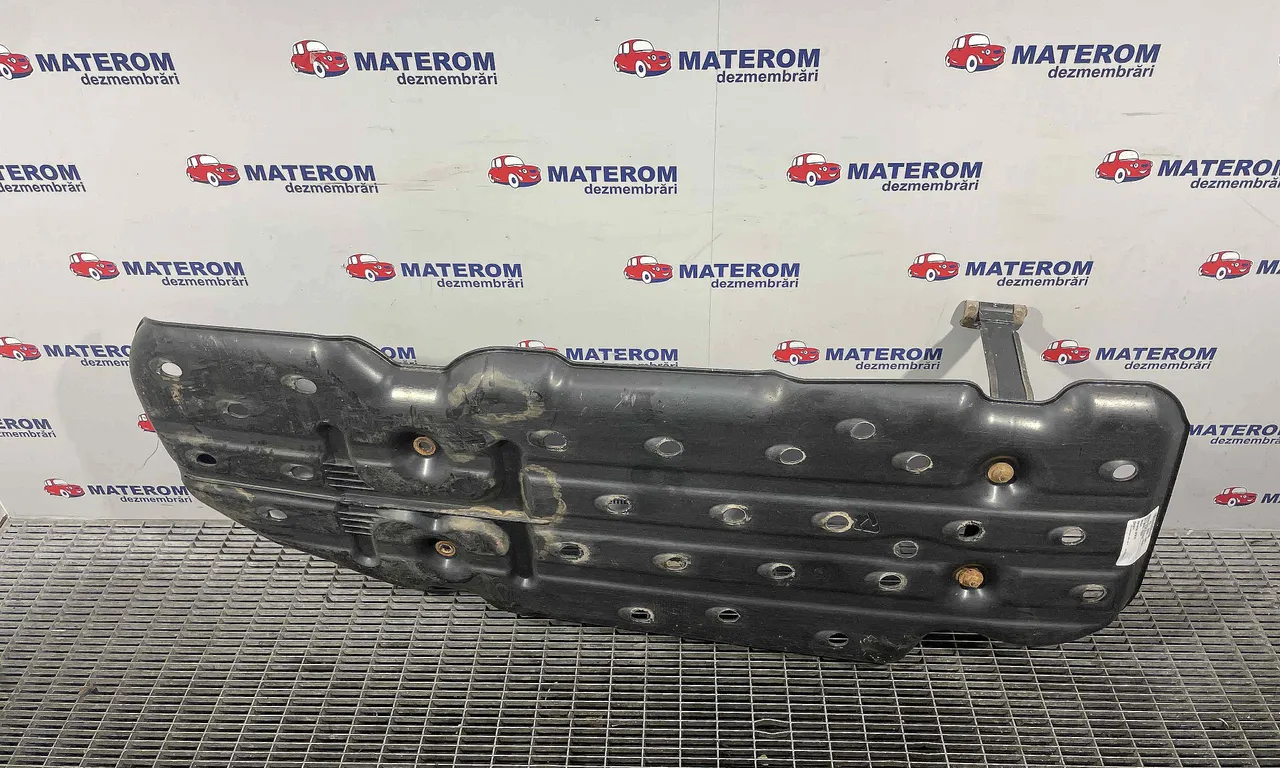 SCUT SUB MASINA TOYOTA HILUX VIII 2015-2020