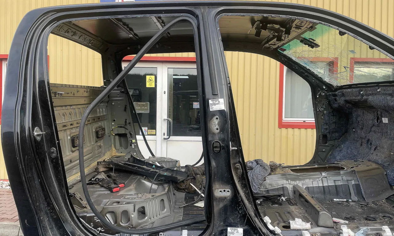 STALP MIJLOC DREAPTA TOYOTA HILUX VIII 2015-2020