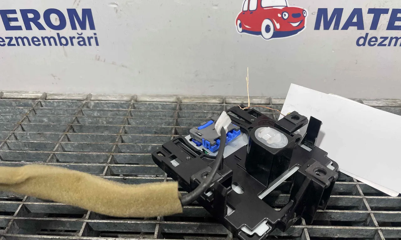 MODUL ANTENA TOYOTA HILUX VIII 2015-2020
