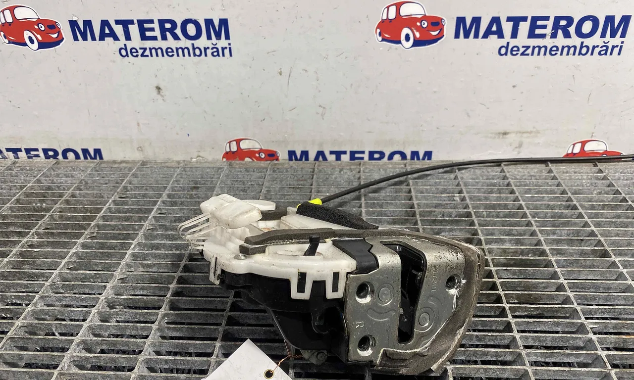 INCUIETOARE USA SPATE DREAPTA TOYOTA PRIUS 2008-2016