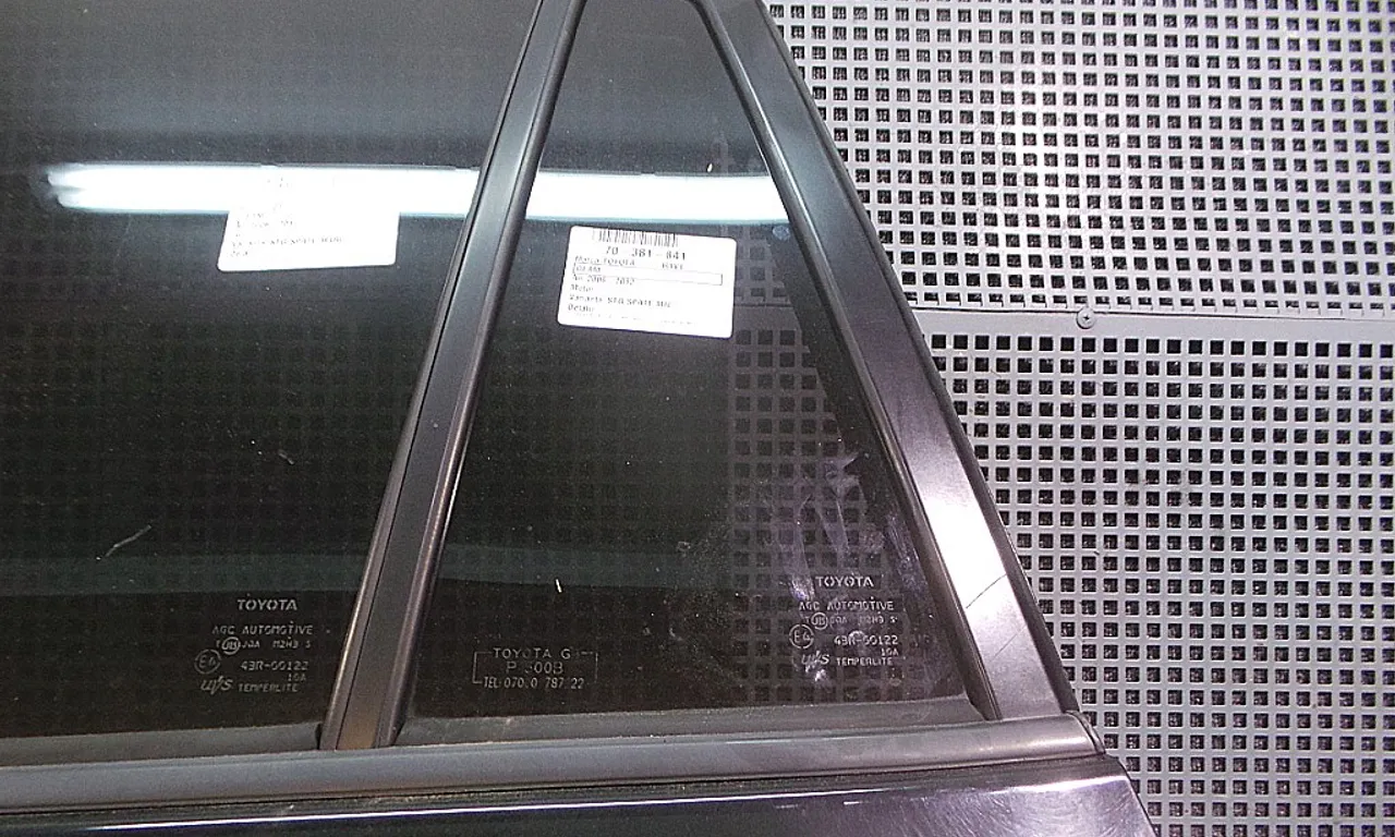 GEAM SPATE MIC STANGA TOYOTA RAV 4 III 2005-2014