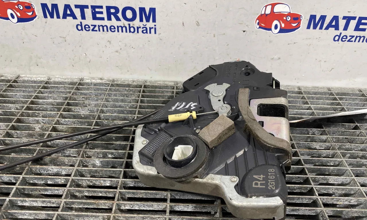 INCUIETOARE USA FATA STANGA TOYOTA RAV 4 III 2005-2014