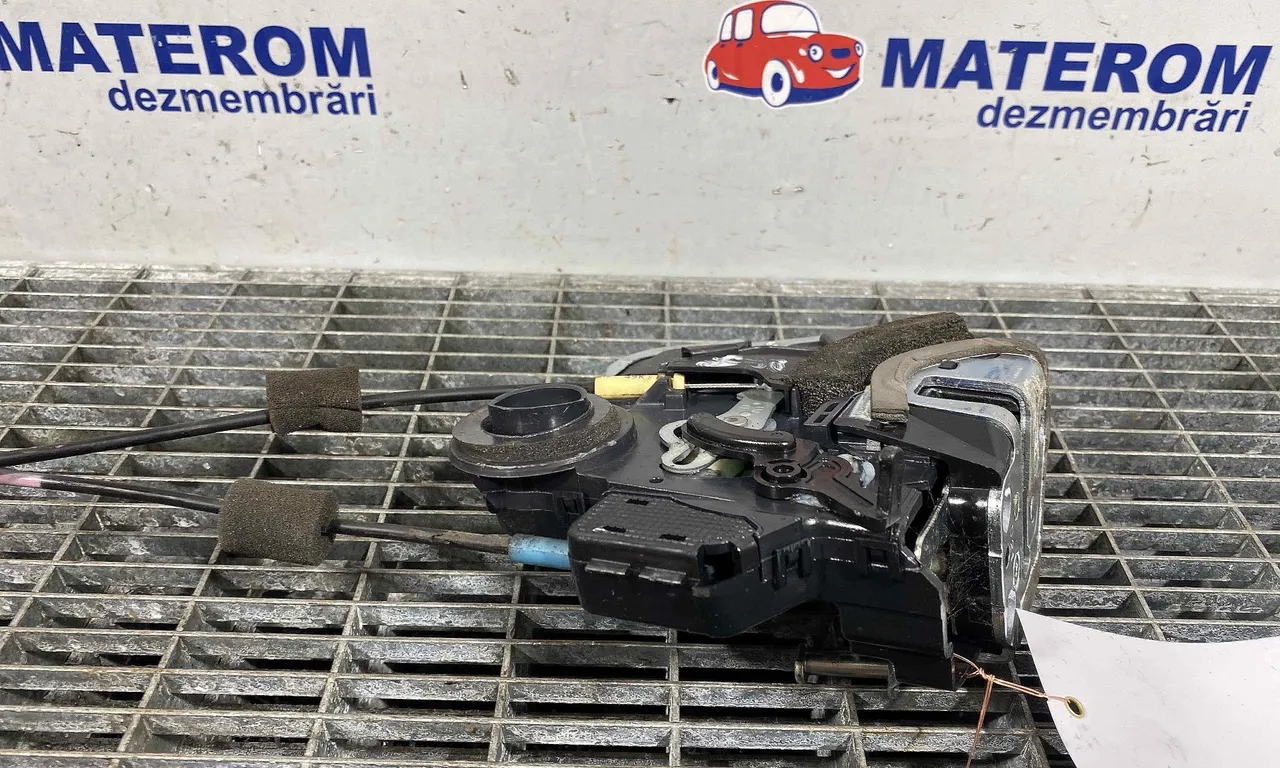 INCUIETOARE USA SPATE DREAPTA TOYOTA RAV 4 III 2005-2014