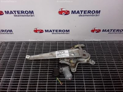 MACARA USA SPATE STANGA TOYOTA RAV 4 III 2005-2014 oe 698040R020, vedere frontata