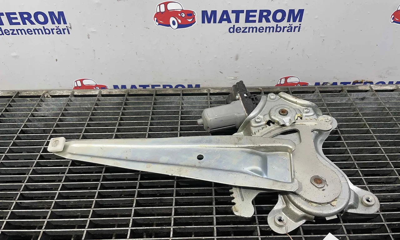 MACARA USA SPATE STANGA TOYOTA RAV 4 III 2005-2014