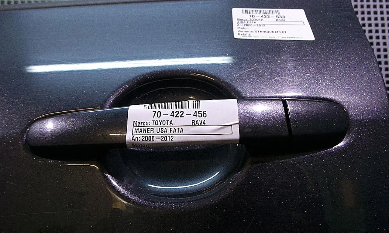 MANER USA FATA STANGA TOYOTA RAV 4 III 2005-2014
