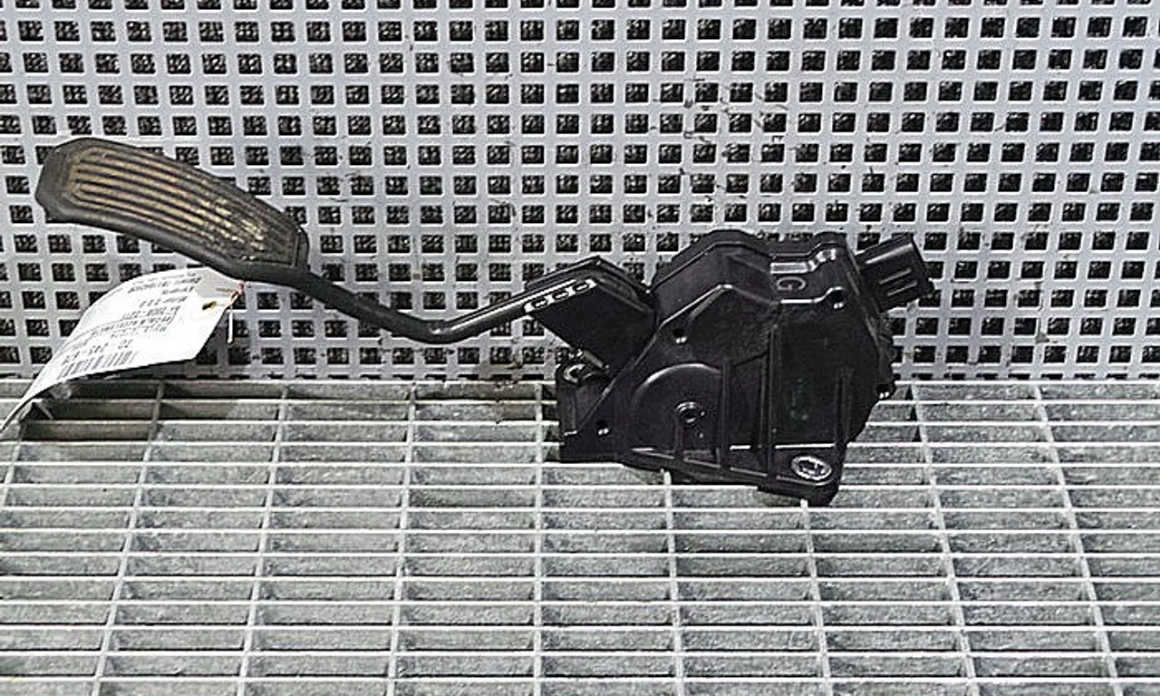 PEDALA ACCELERATIE TOYOTA RAV 4 III 2005-2014
