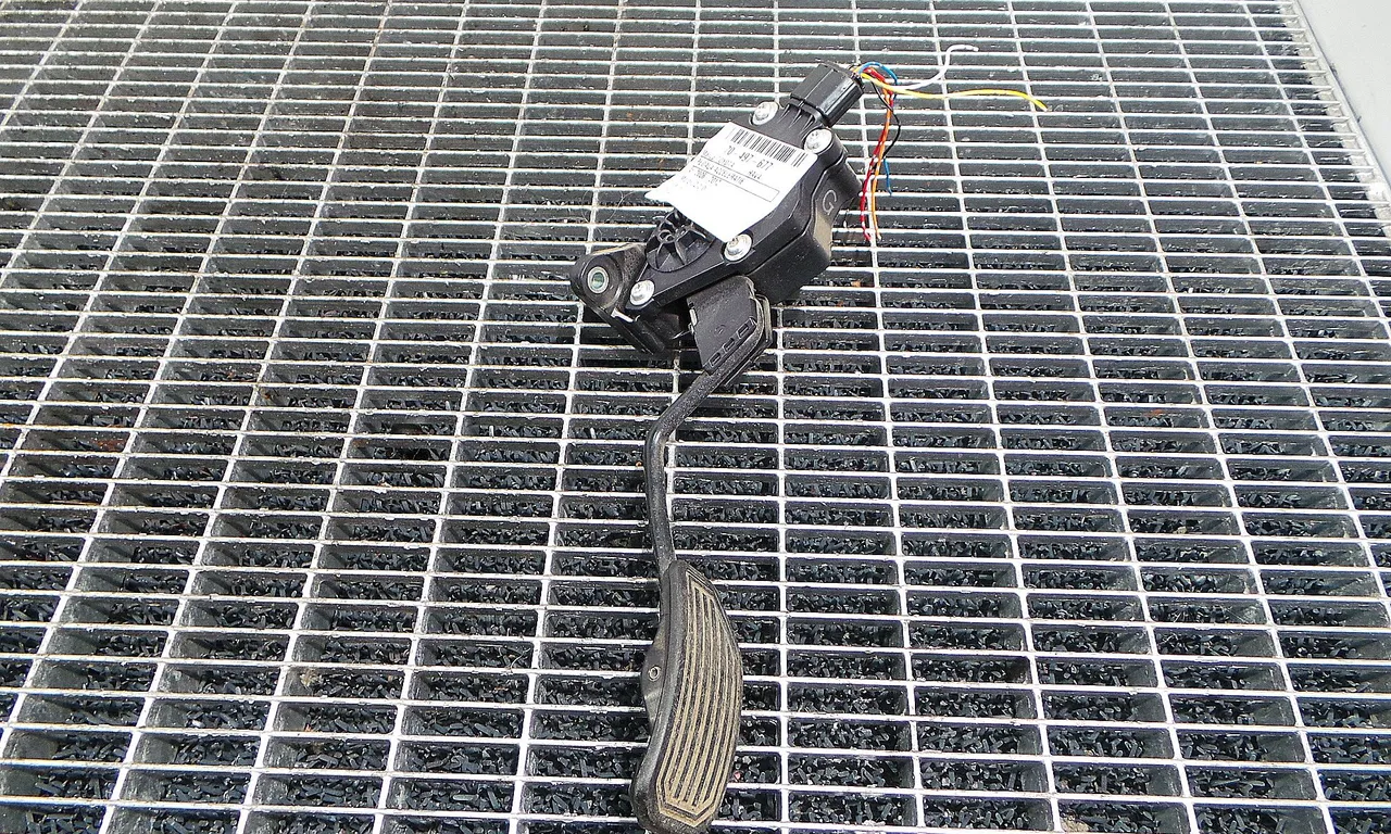 PEDALA ACCELERATIE TOYOTA RAV 4 III 2005-2014