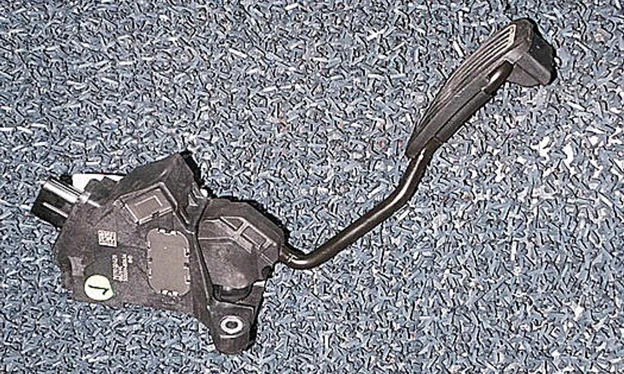PEDALA ACCELERATIE TOYOTA YARIS 2005-2014