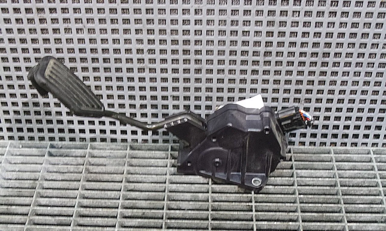 PEDALA ACCELERATIE TOYOTA YARIS 2005-2014