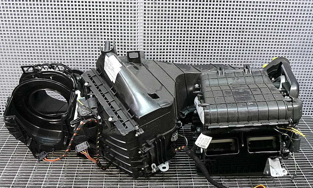 CARCASA INCALZITOR VOLKSWAGEN AMAROK 2010-2015