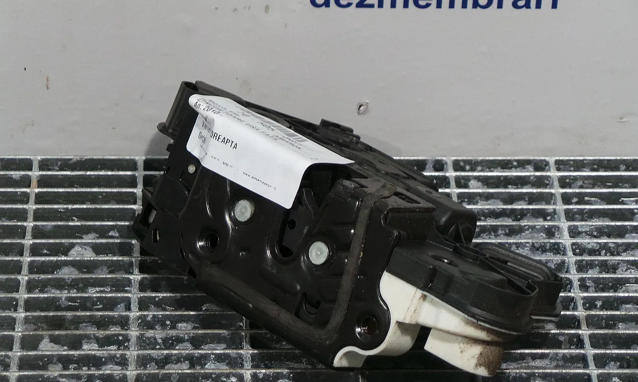 INCUIETOARE USA FATA DREAPTA VOLKSWAGEN AMAROK 2010-2015