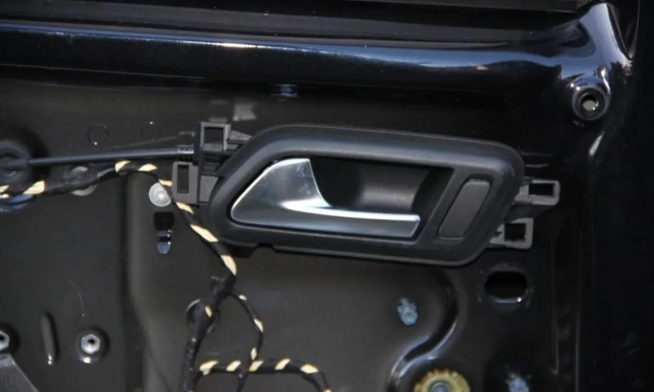 Maner interior usa stanga spate VOLKSWAGEN AMAROK 2010-null