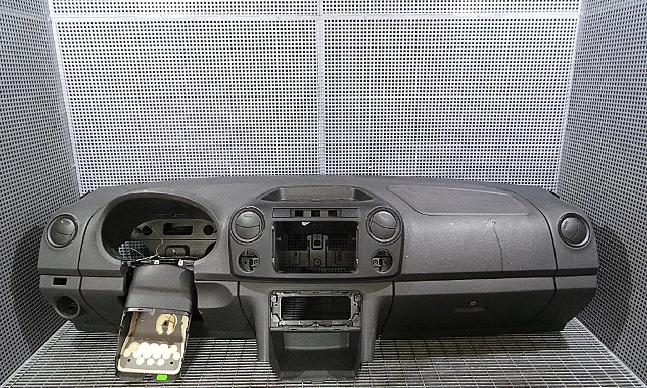 PLANSEU BORD VOLKSWAGEN AMAROK 2010-2015