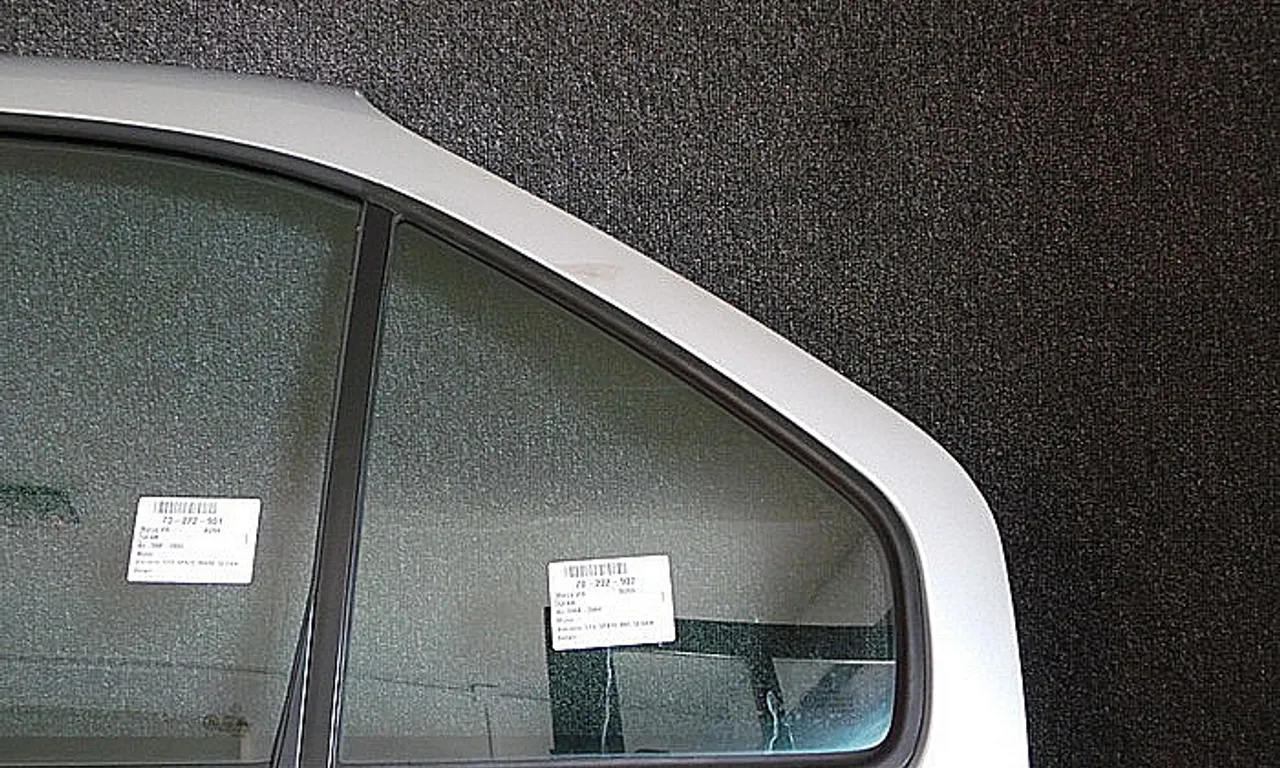 GEAM SPATE MIC STANGA VOLKSWAGEN BORA I 1998-2013