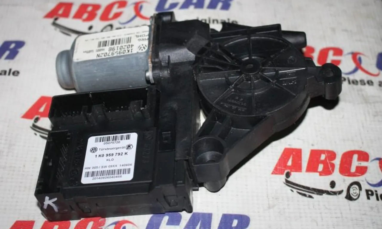 Motoras geam dreapta fata VOLKSWAGEN CADDY III 2004-2016