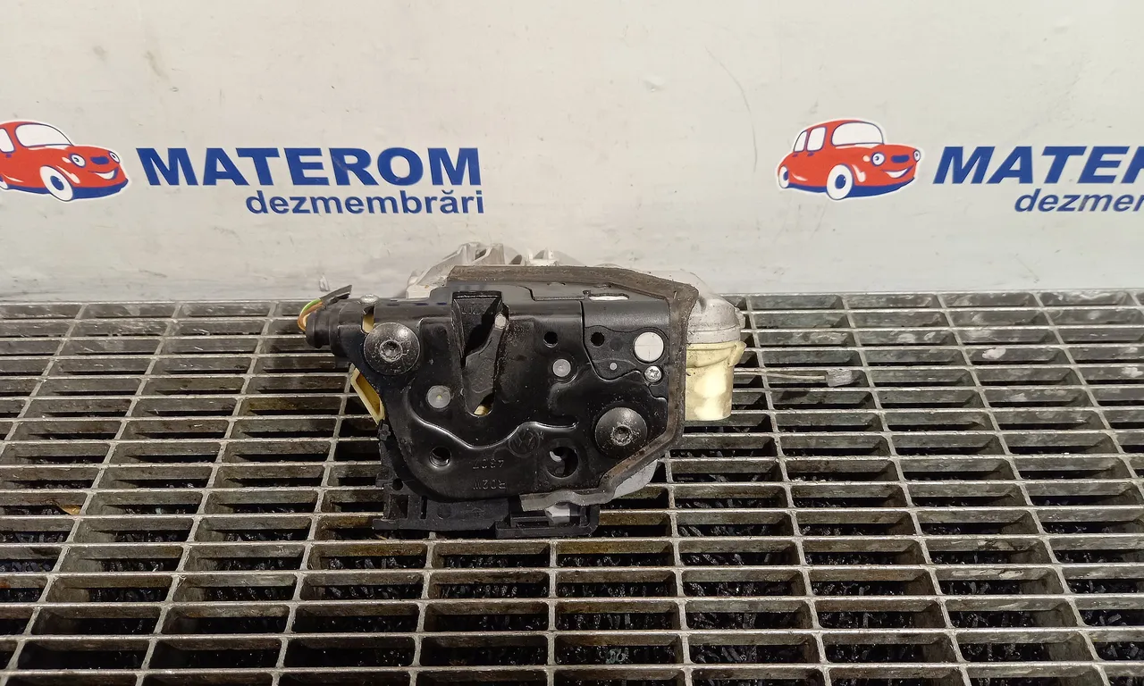 INCUIETOARE USA FATA DREAPTA VOLKSWAGEN EOS 2006-2015