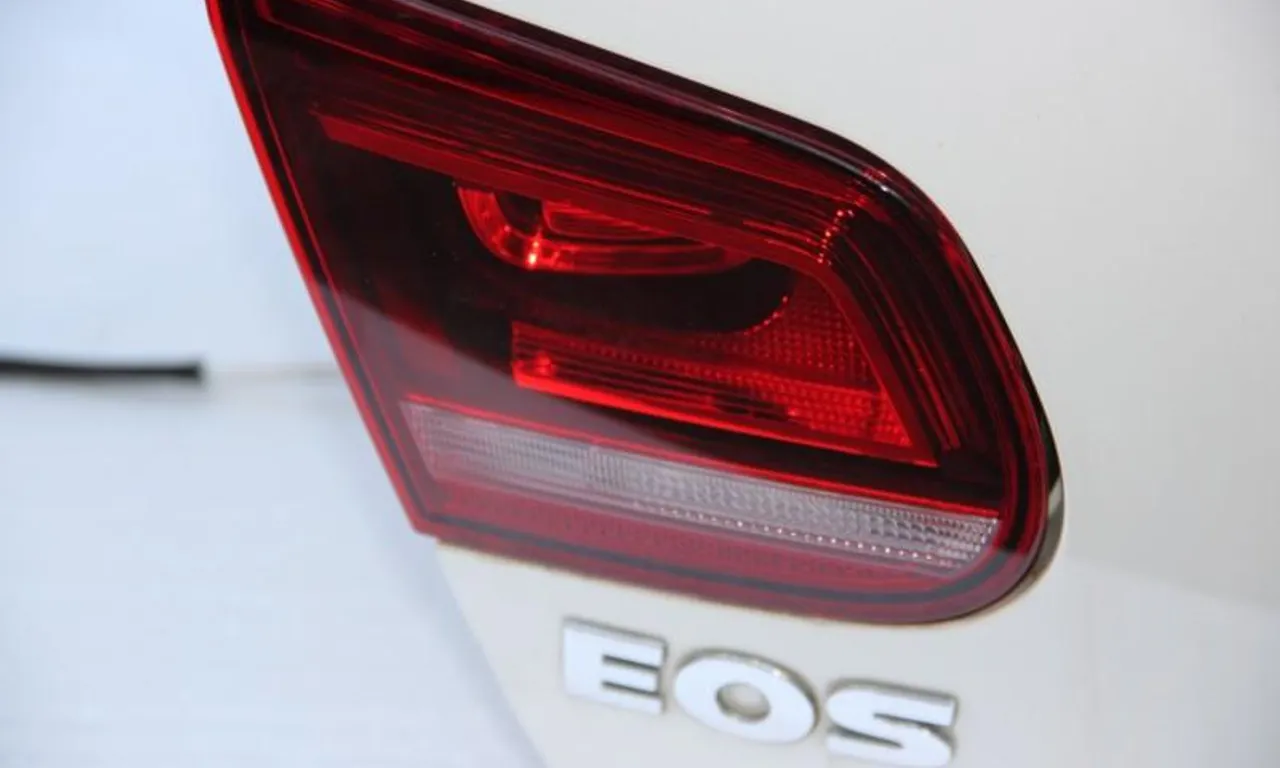 Stop stanga spate capota VOLKSWAGEN EOS 2006-2015