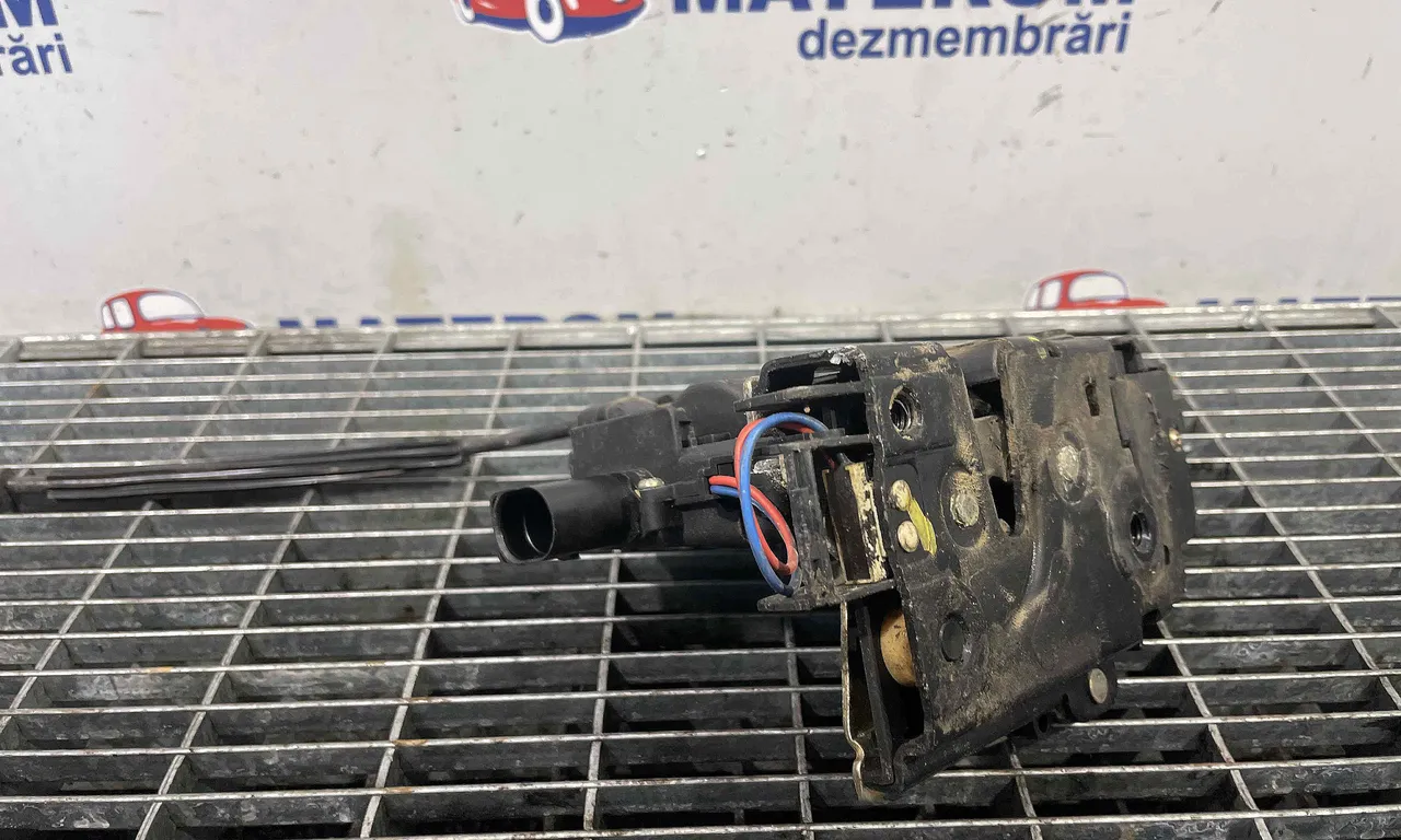 INCUIETOARE USA SPATE DREAPTA VOLKSWAGEN GOLF IV 1997-2008