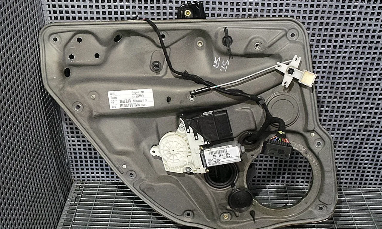 MACARA USA SPATE STANGA VOLKSWAGEN GOLF IV 1997-2008