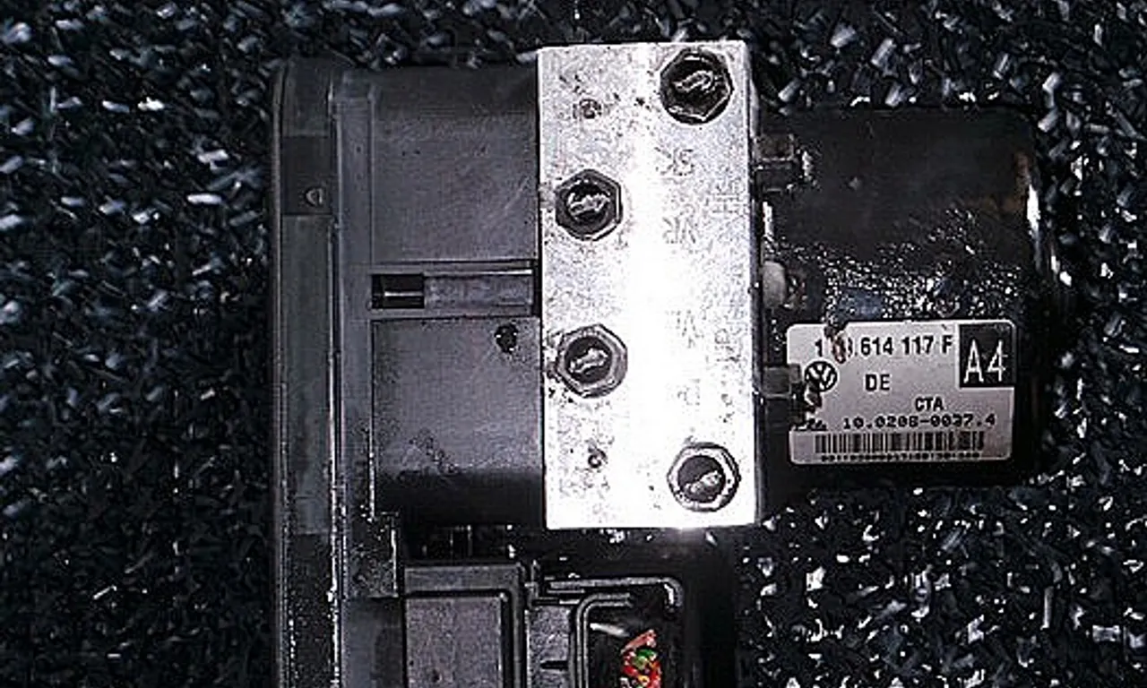 UNITATE ABS VOLKSWAGEN GOLF IV 1997-2004