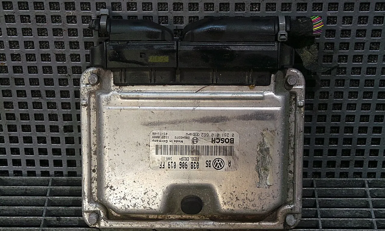 CALCULATOR MOTOR VOLKSWAGEN GOLF IV 1997-2008