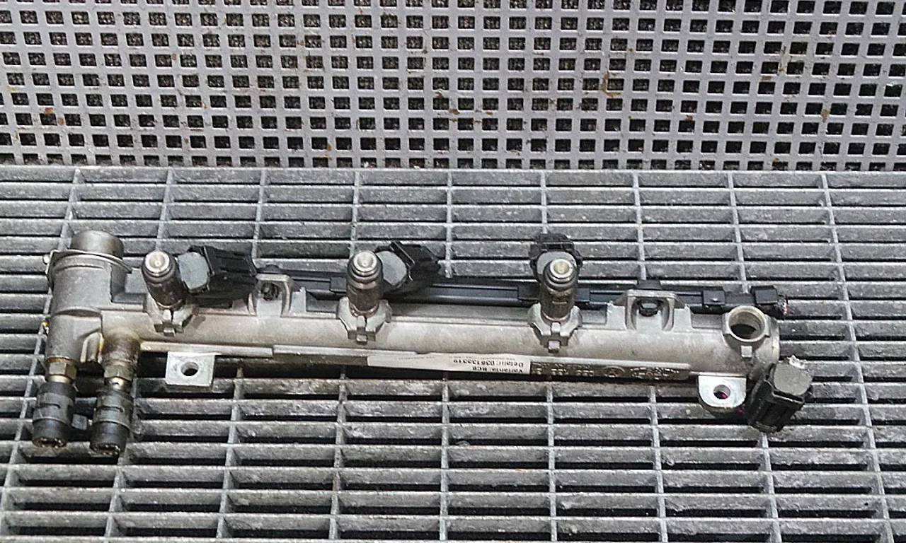 RAMPA INJECTIE VOLKSWAGEN GOLF IV 1997-2004