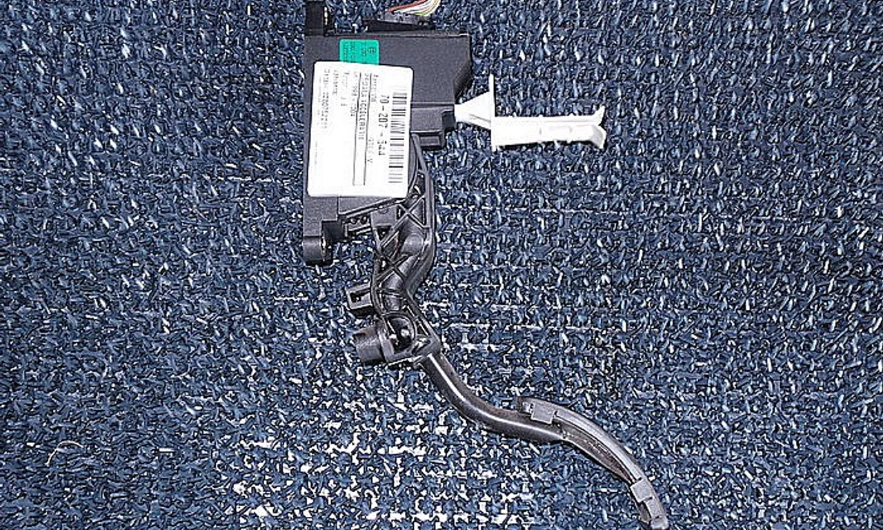 PEDALA ACCELERATIE VOLKSWAGEN GOLF IV 1997-2008