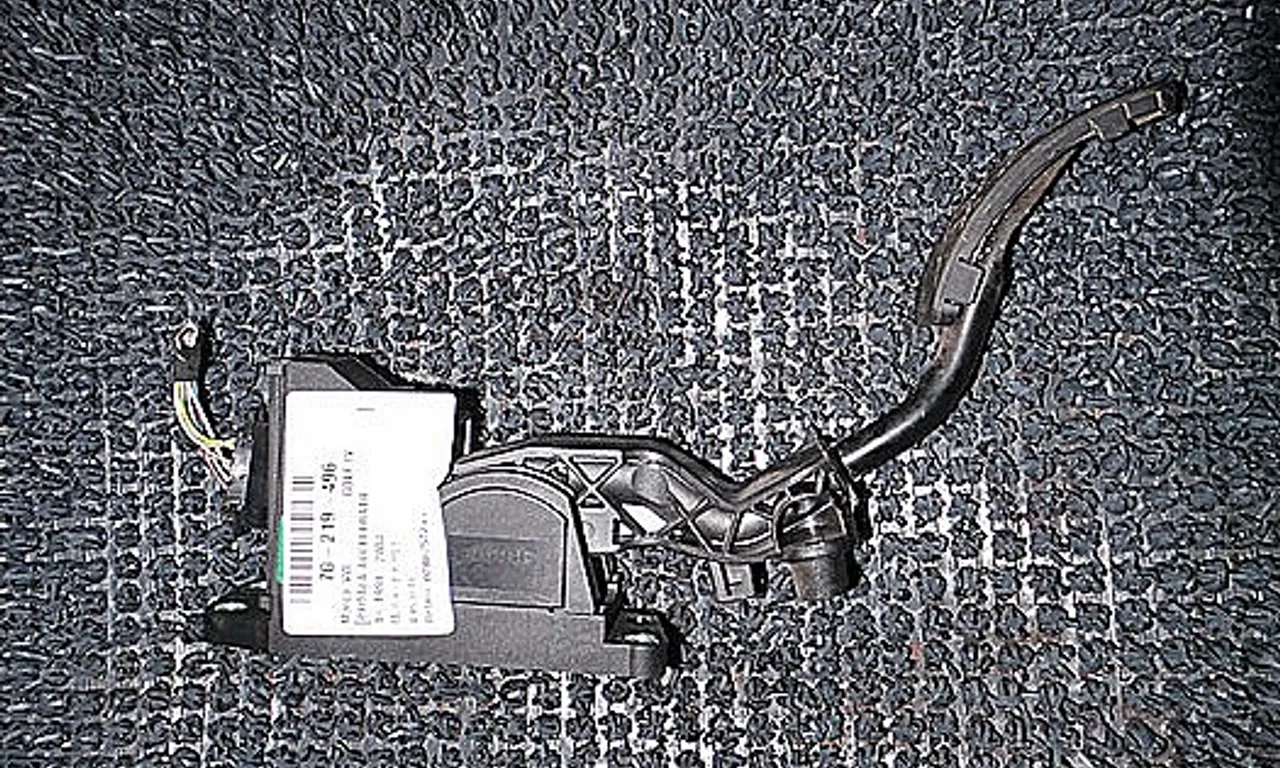 PEDALA ACCELERATIE VOLKSWAGEN GOLF IV 1997-2008