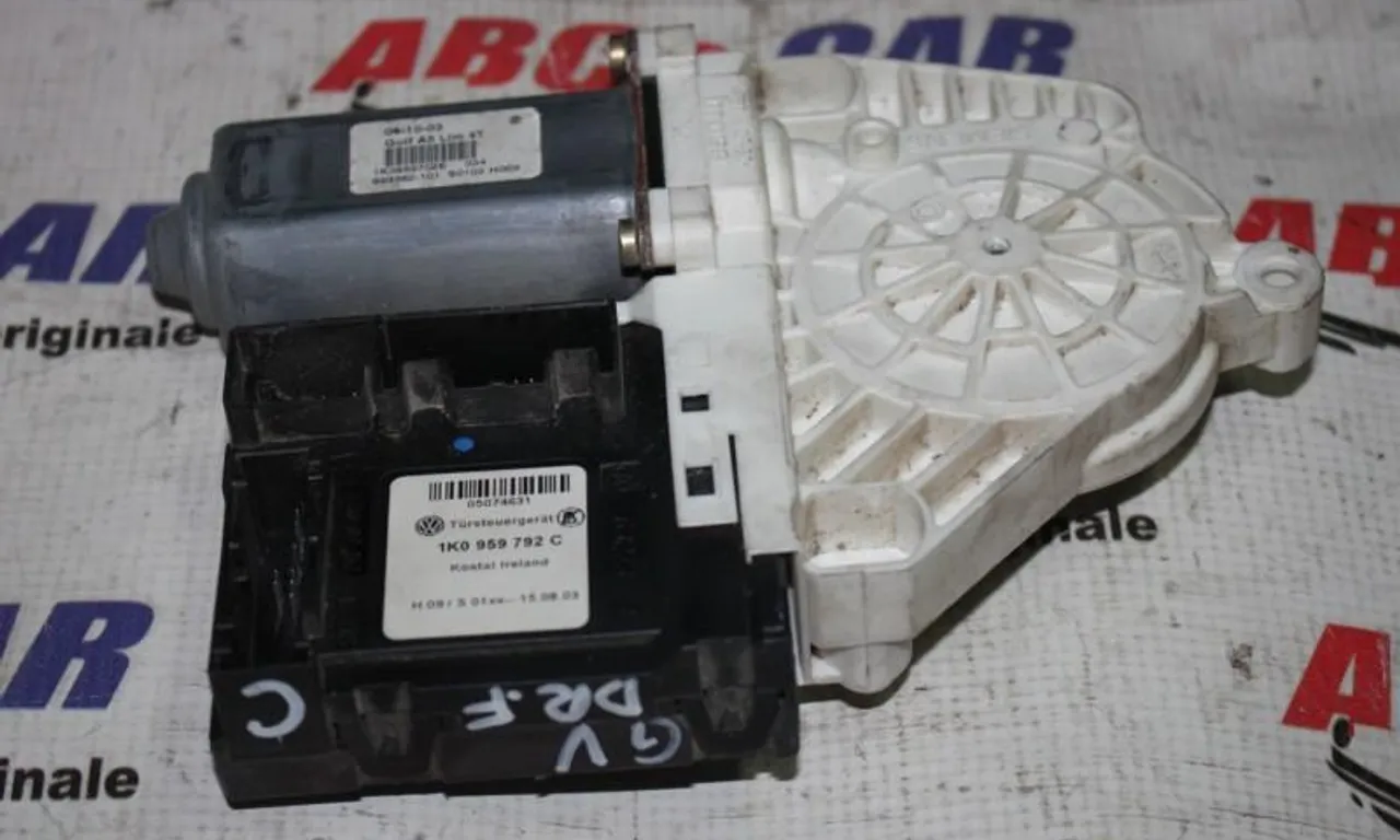 Motoras geam dreapta fata VOLKSWAGEN GOLF PLUS V 2004-2013