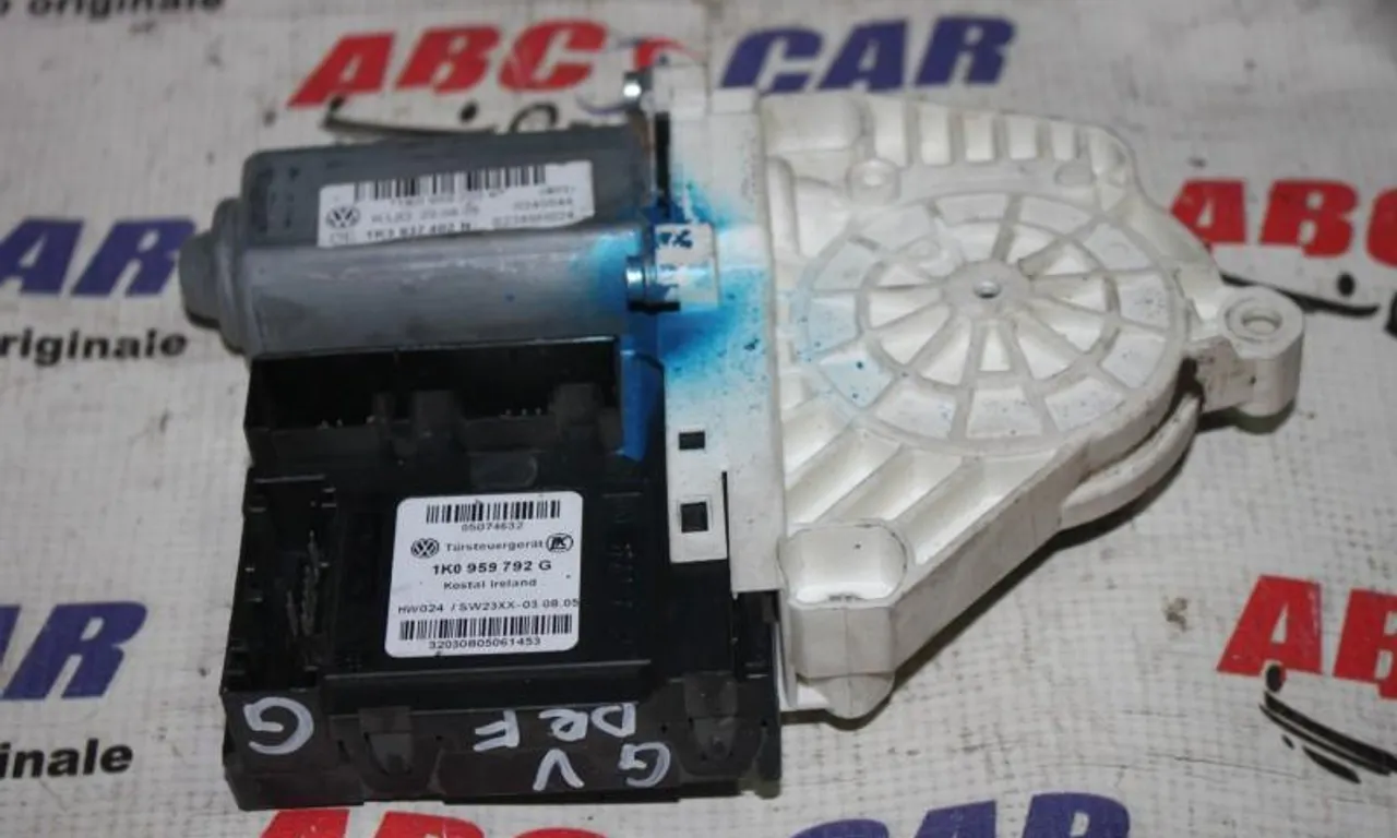 Motoras geam dreapta fata VOLKSWAGEN GOLF PLUS V 2004-2013