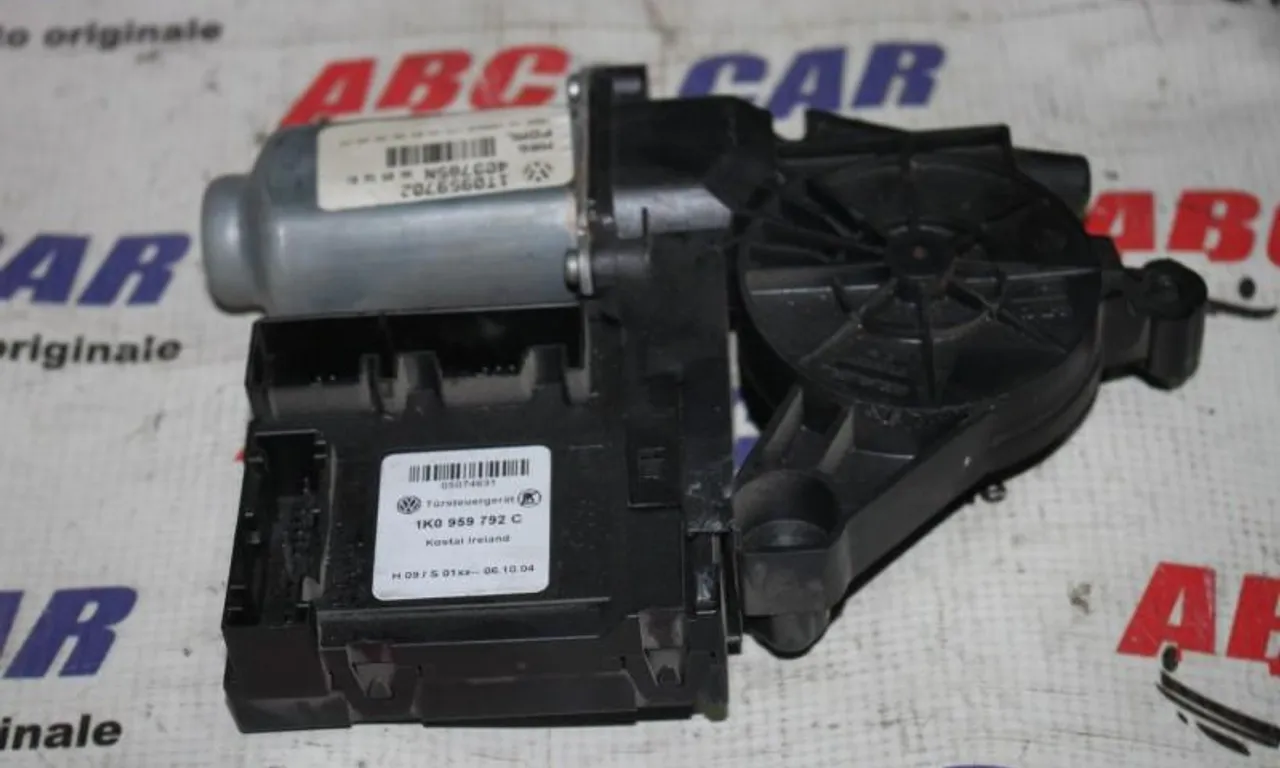 Motoras geam dreapta fata VOLKSWAGEN GOLF PLUS V 2004-2013