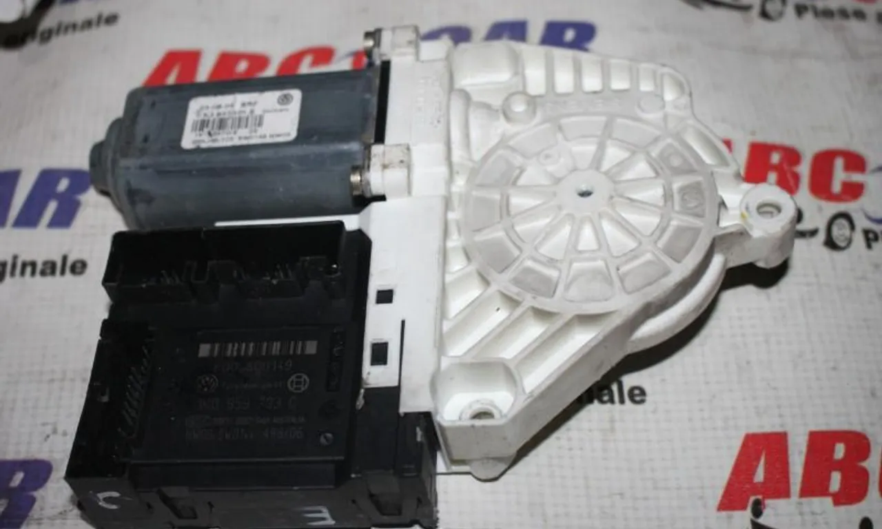 Motoras geam stanga fata VOLKSWAGEN GOLF PLUS V 2004-2013