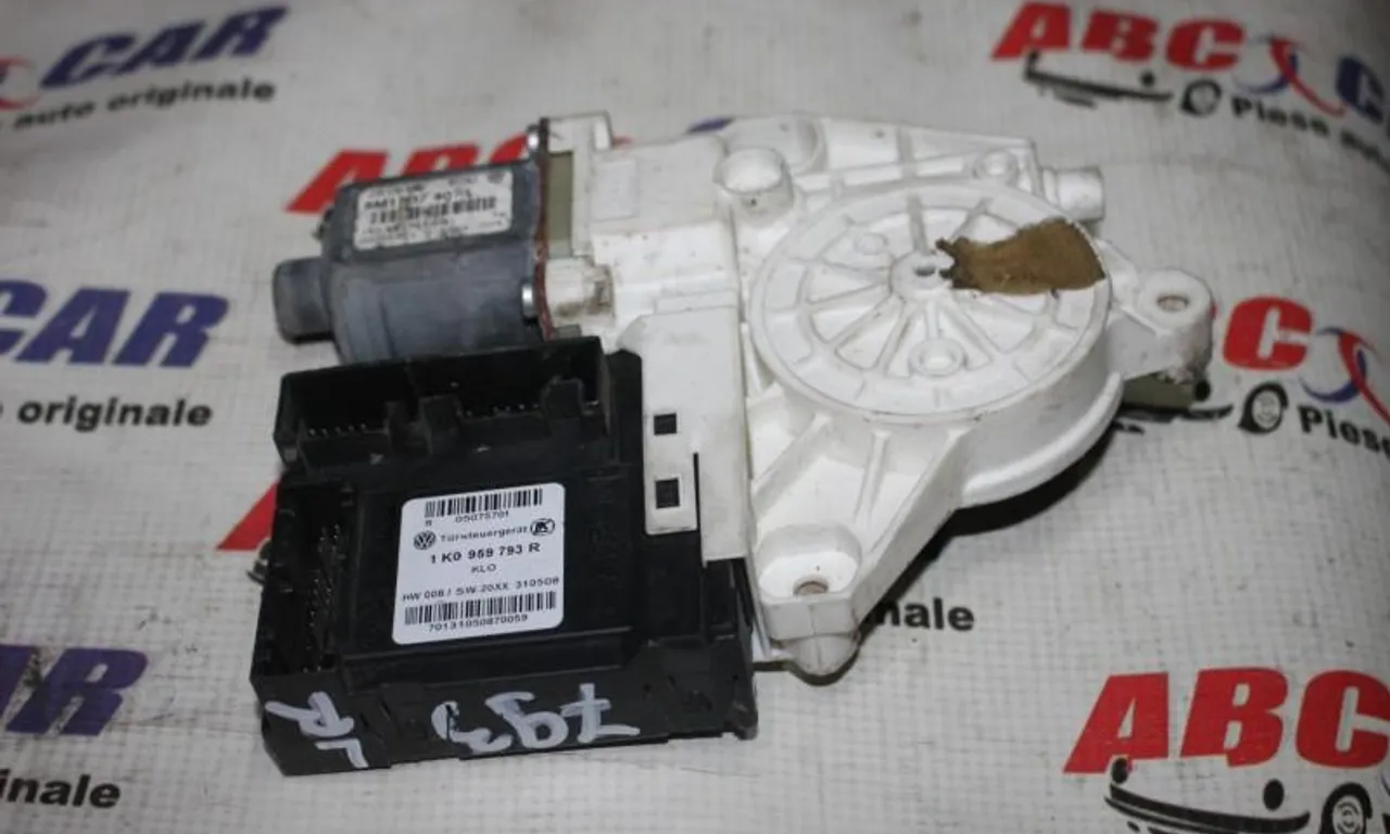 Motoras geam stanga fata VOLKSWAGEN GOLF PLUS V 2004-2013