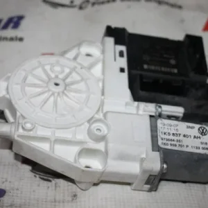Motoras macara usa stanga fata