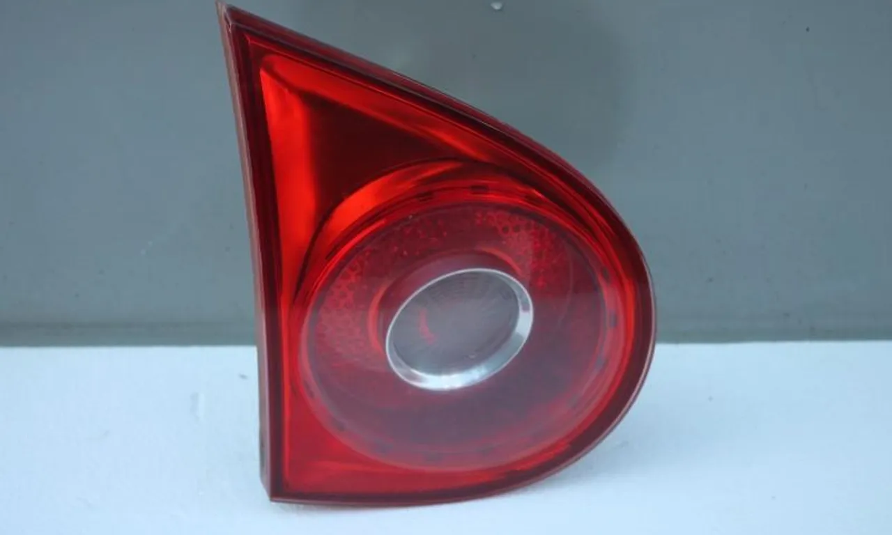 Stop haion / portbagaj stanga VOLKSWAGEN GOLF PLUS V 2004-2013