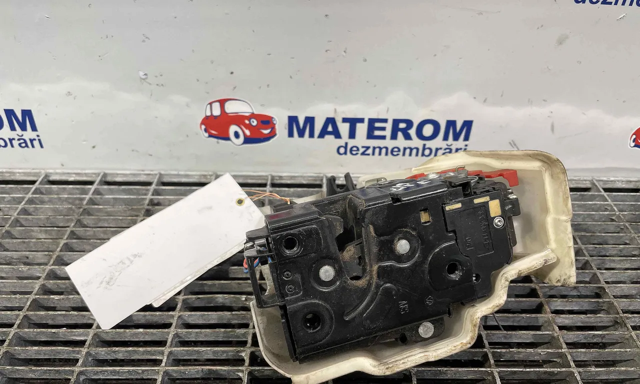 INCUIETOARE USA FATA DREAPTA VOLKSWAGEN GOLF V 2003-2010