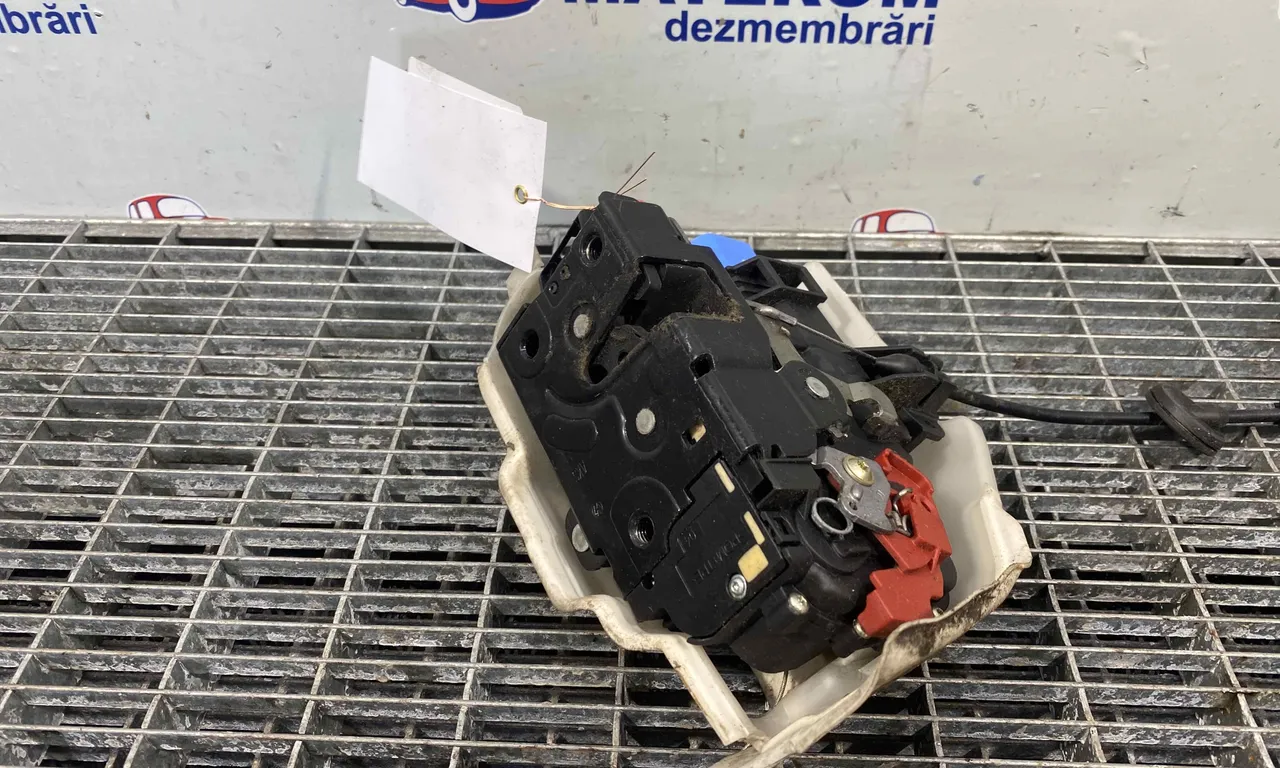 INCUIETOARE USA FATA DREAPTA VOLKSWAGEN GOLF V 2003-2010