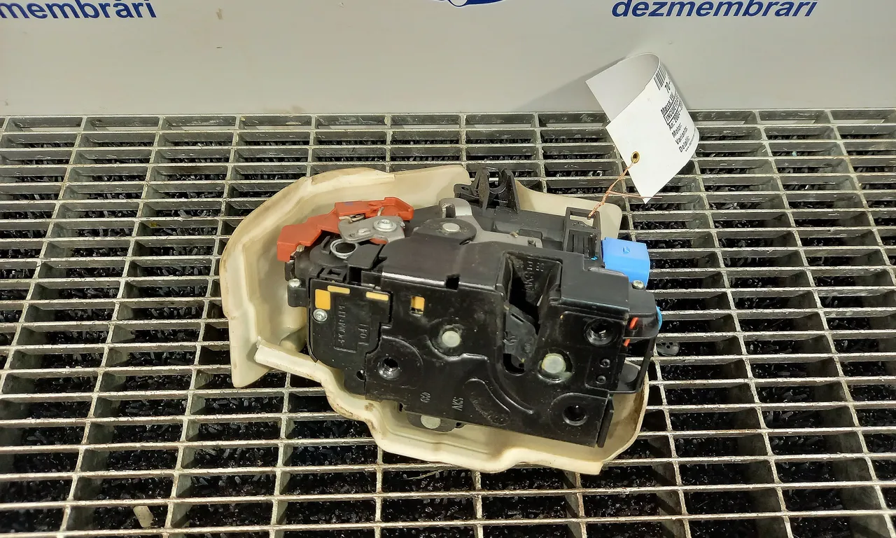 INCUIETOARE USA FATA STANGA VOLKSWAGEN GOLF V 2003-2010