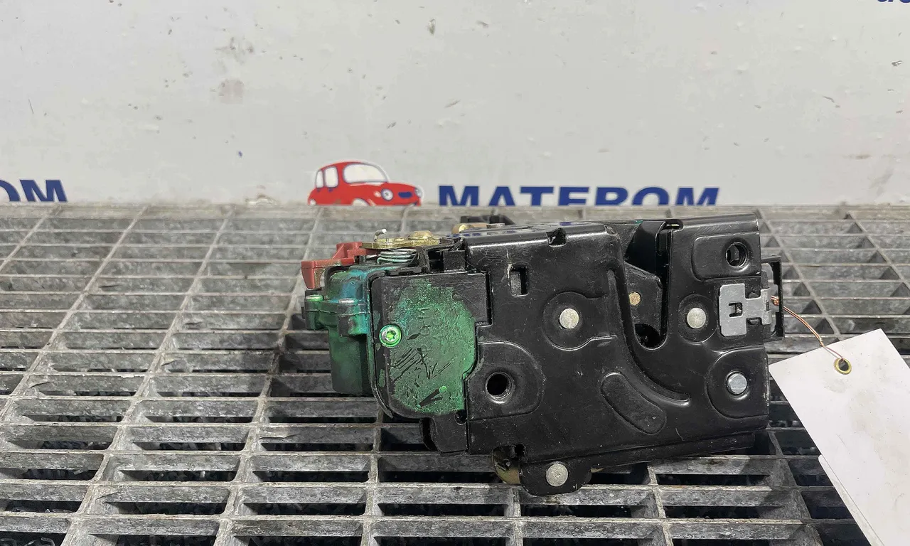 INCUIETOARE USA FATA STANGA VOLKSWAGEN GOLF V 2003-2010