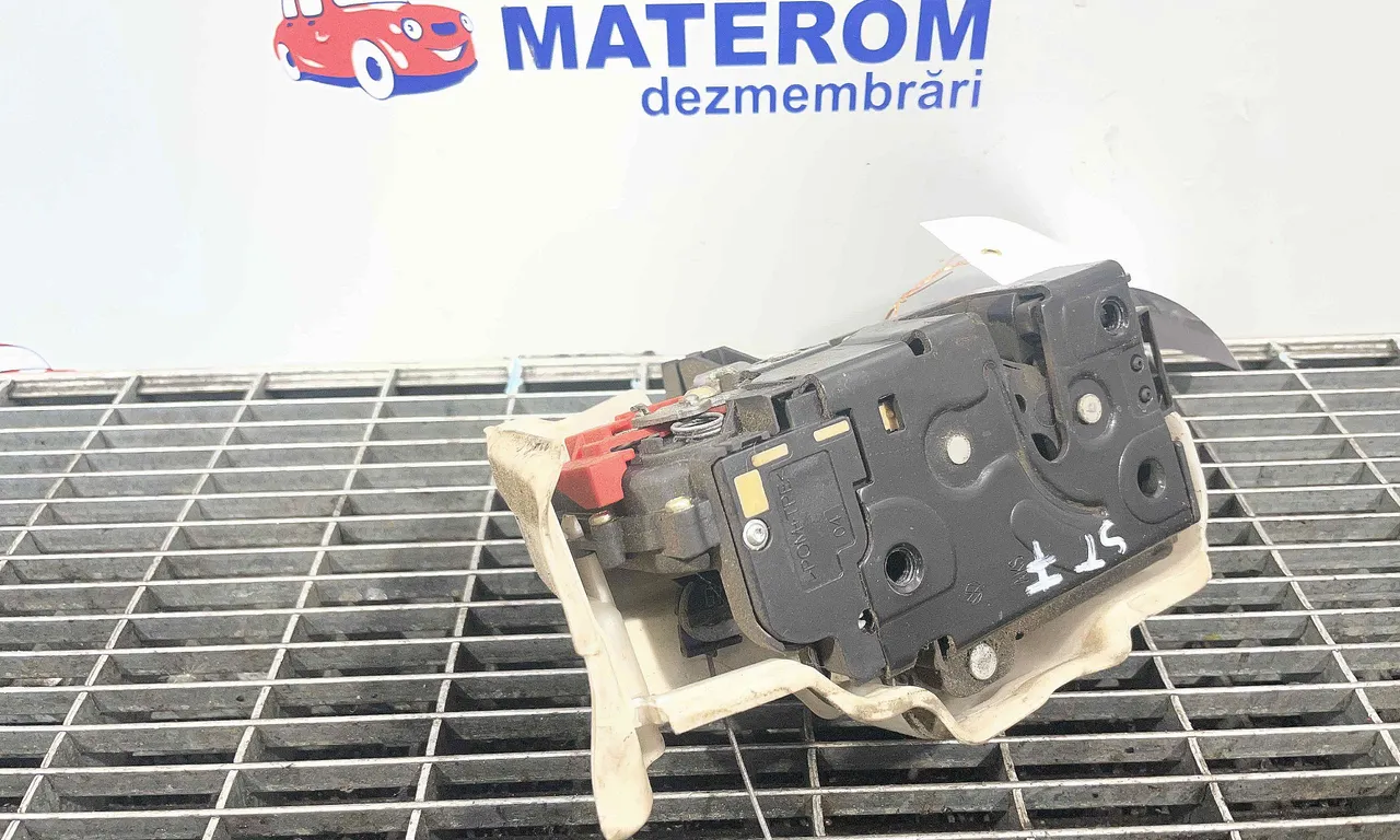 INCUIETOARE USA FATA STANGA VOLKSWAGEN GOLF V 2003-2010
