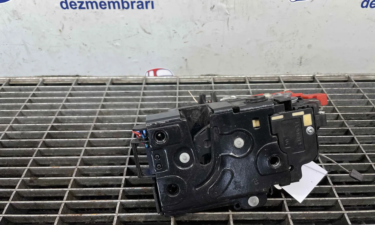 INCUIETOARE USA SPATE DREAPTA VOLKSWAGEN GOLF V 2003-2010