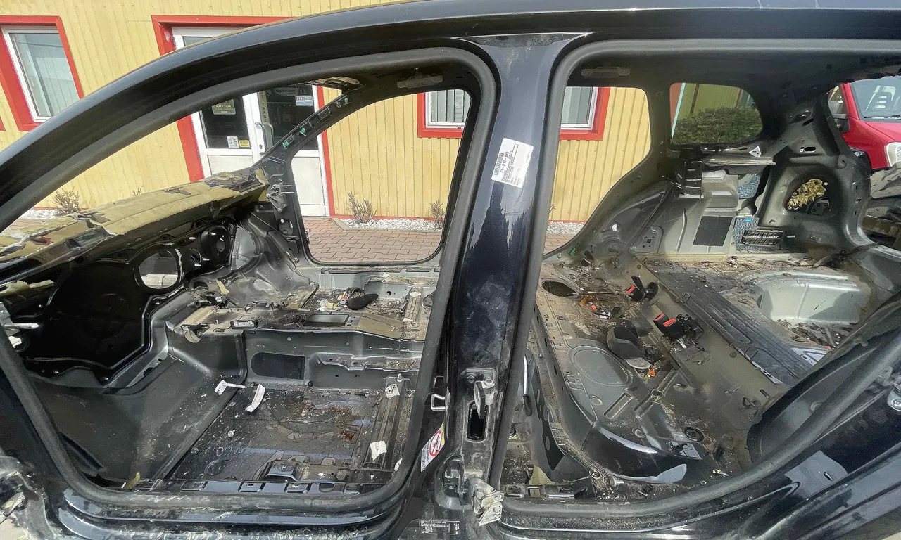 STALP MIJLOC STANGA VOLKSWAGEN GOLF V 2003-2010