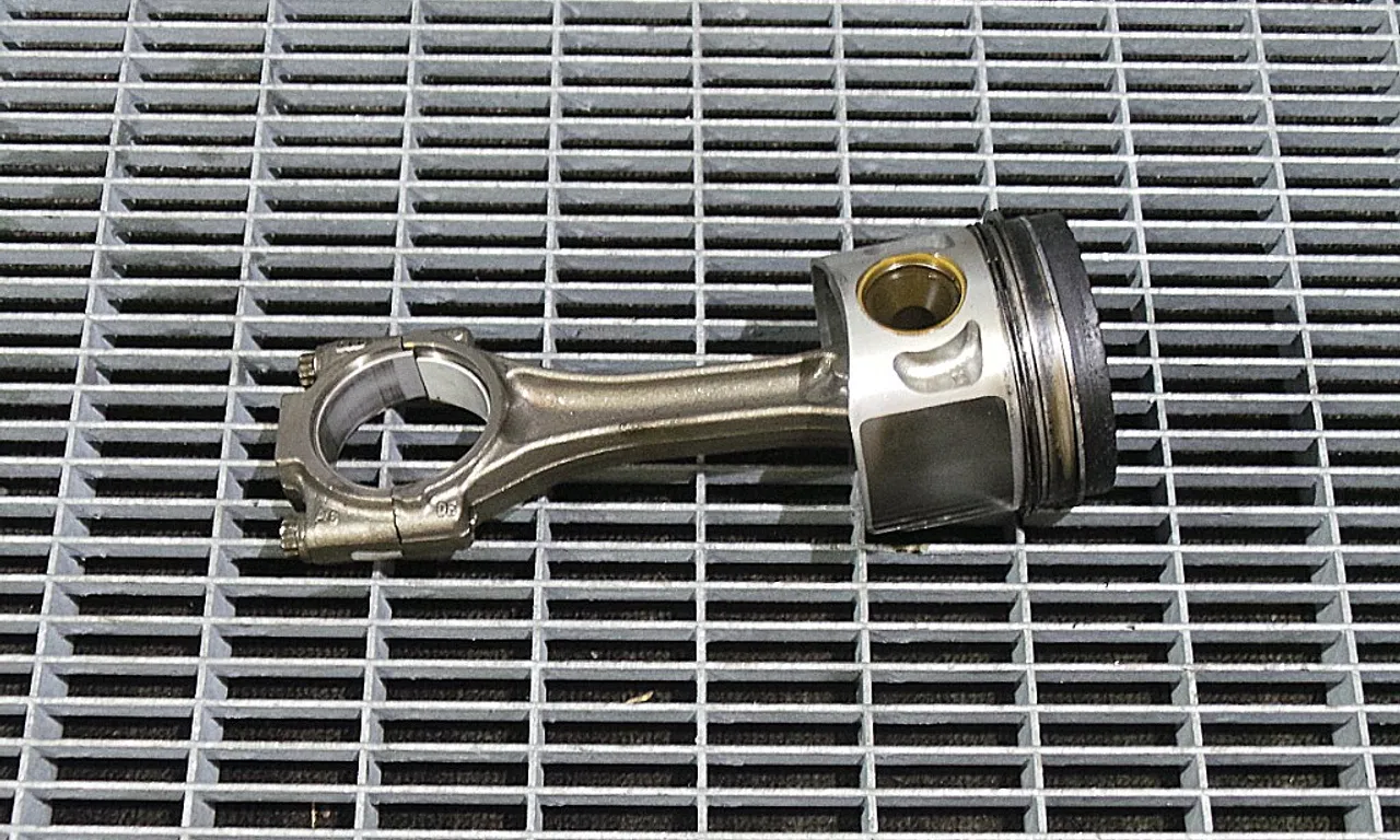PISTON VOLKSWAGEN GOLF V 2003-2010