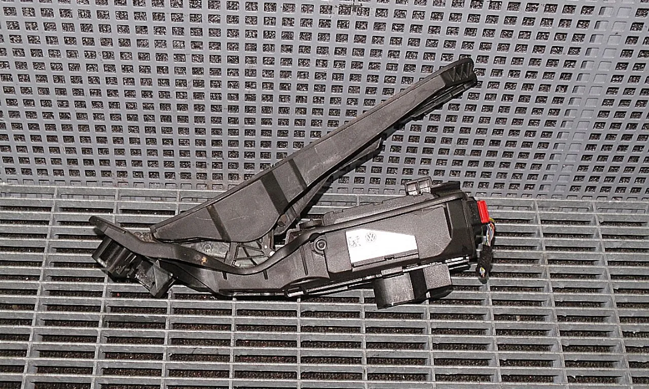 PEDALA ACCELERATIE VOLKSWAGEN GOLF V 2003-2010