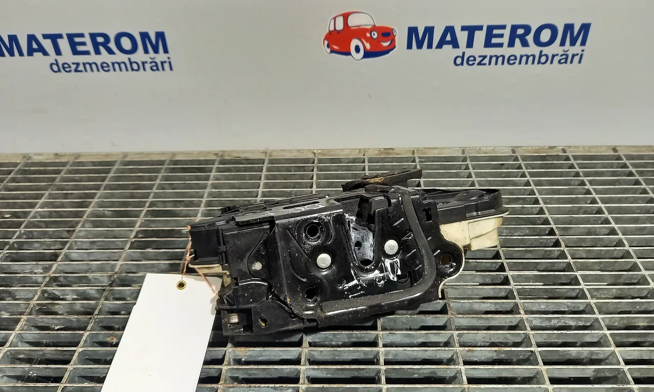 INCUIETOARE USA FATA DREAPTA VOLKSWAGEN GOLF VI 2008-2014